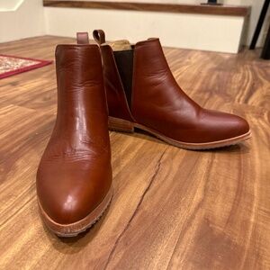 Nisolo Eva Brown booties